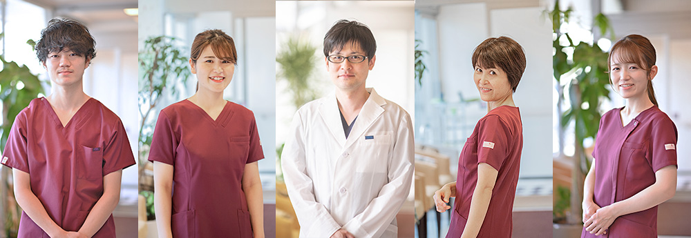 脳外科の病気の治療に取り組む鍼灸師のチーム